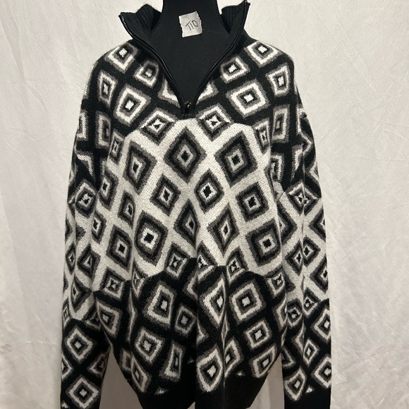 Abbott Elementary Other - Geometric Black and White Zip-Up Sweater